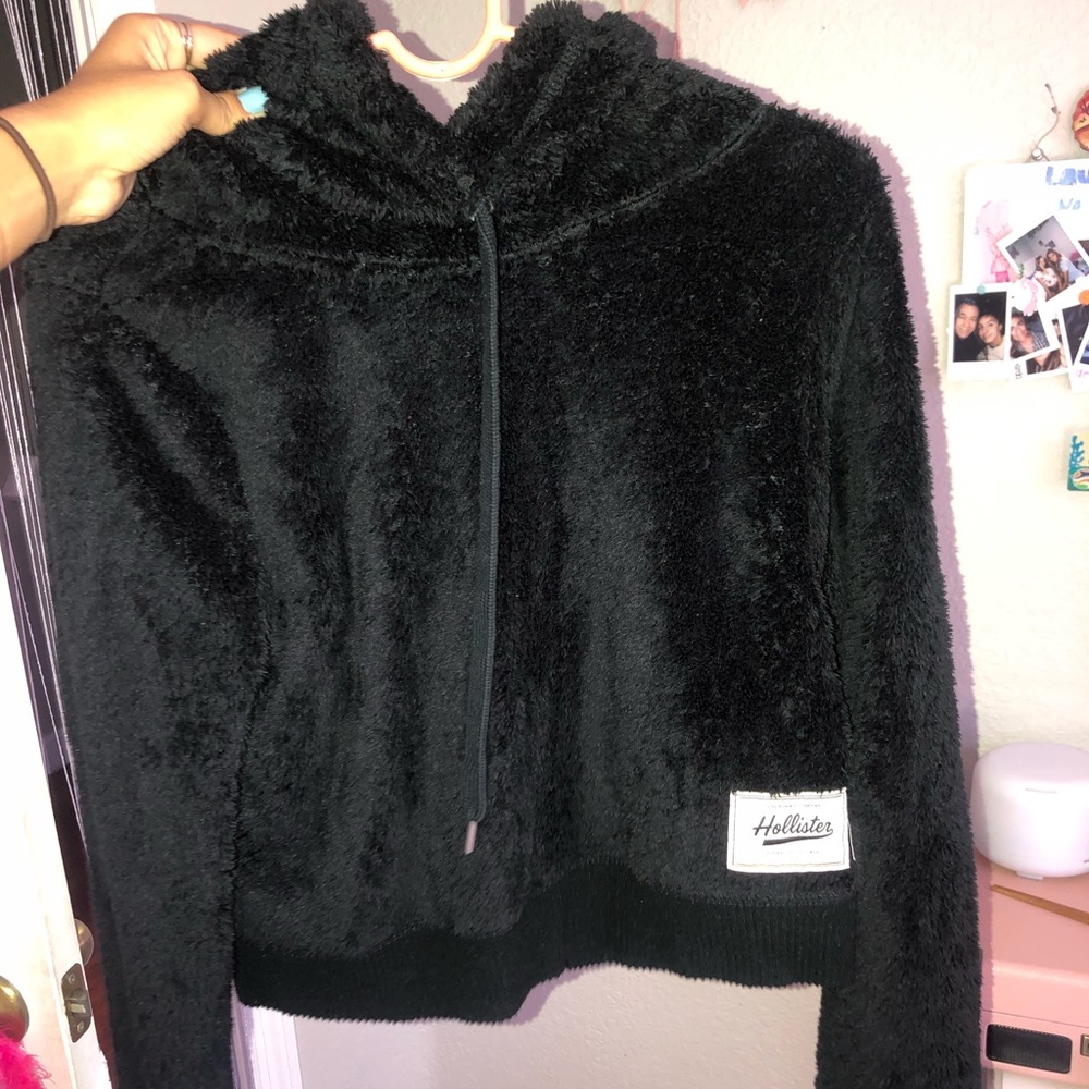 Fluffy chic hollister cropped sweater